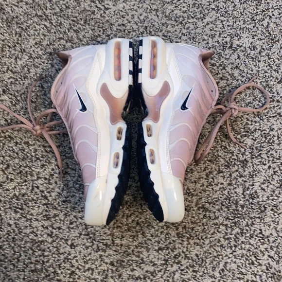 Nike women’s air max “guava ice” sneaks size 7 great condition - Picture 3 of 5